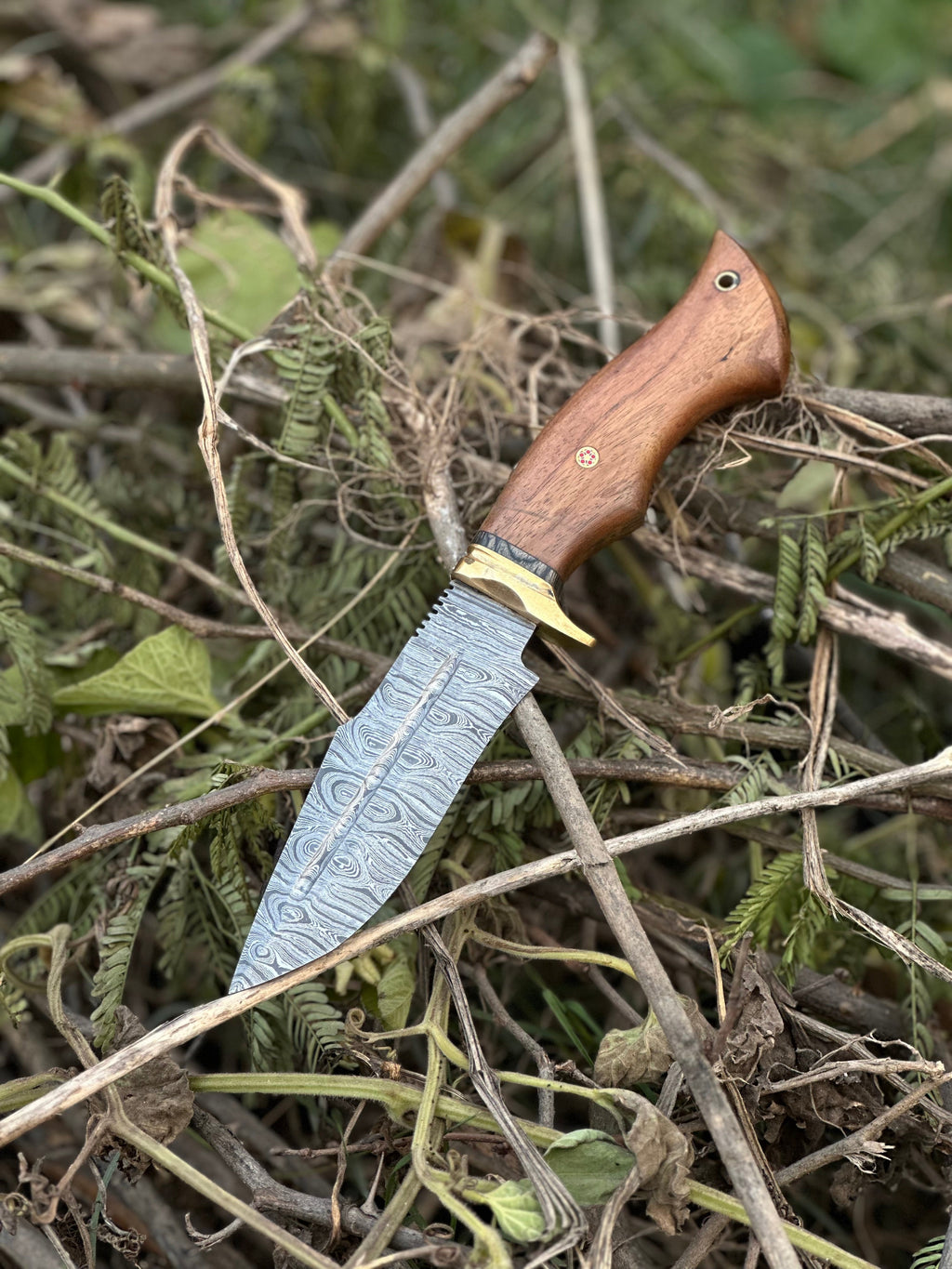 Hunting Blade – 10" Damascus Steel Knife with Rosewood Handle, Brass Guard & Leather Sheath