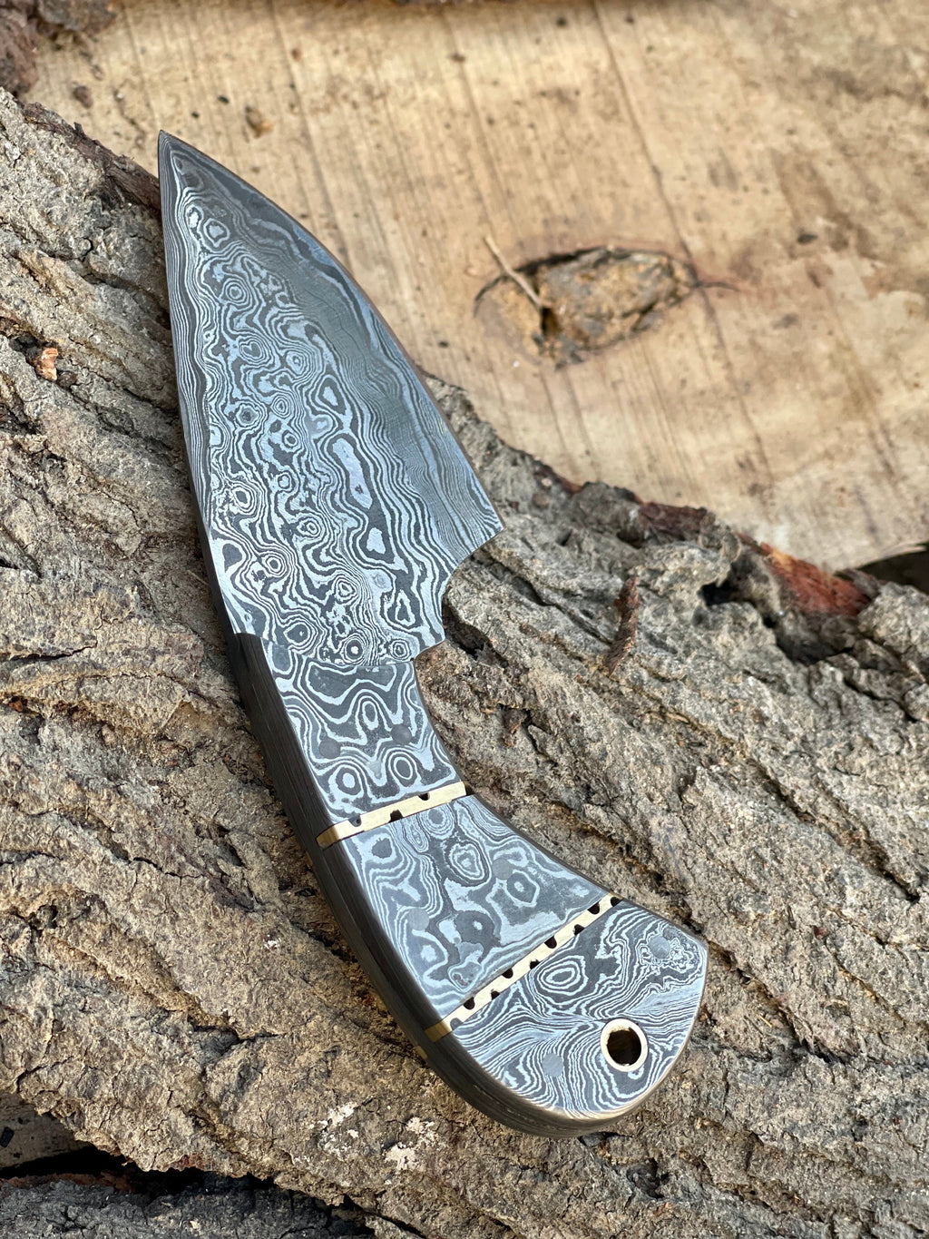 Handmade Damascus Steel Fixed Blade Pocket Knife – Full Tang Skinner with Leather Sheath