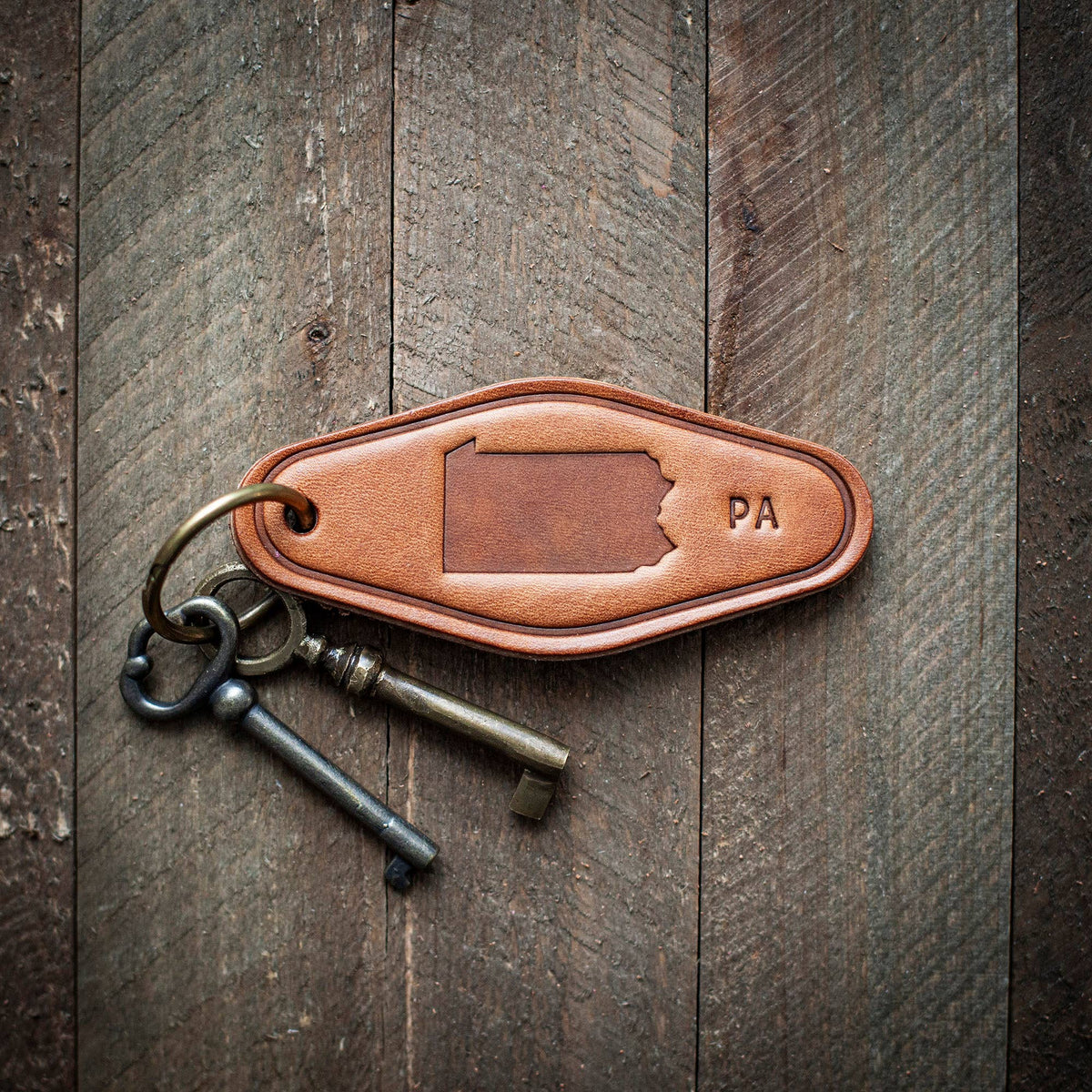 Pennsylvania State Silhouette Leather Keychain Motel Style