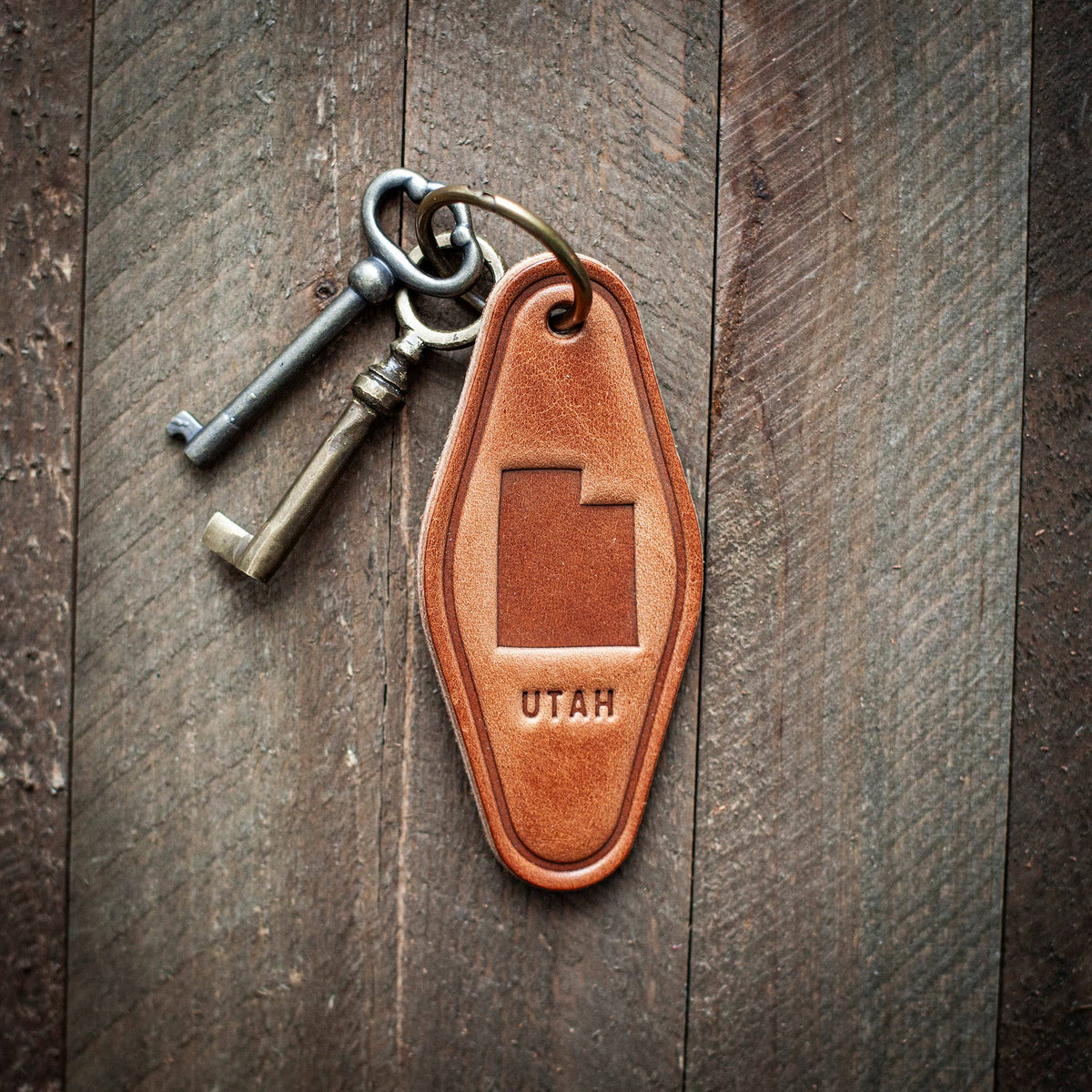 Utah State Silhouette Leather Keychain Motel Style