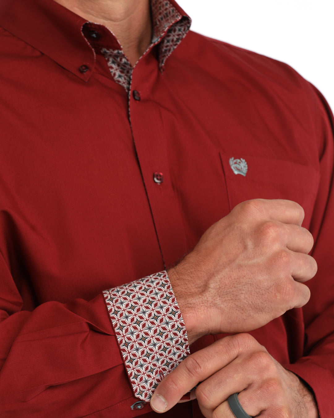 Men's Solid Classic Fit Long Sleeve Button Down Shirt