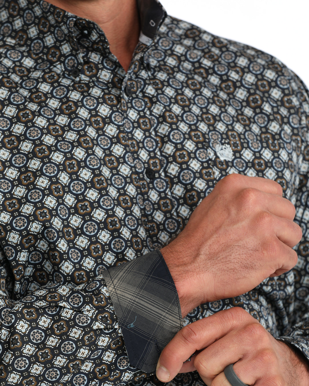 Cinch Men's Long Sleeve Button-Down Shirt.