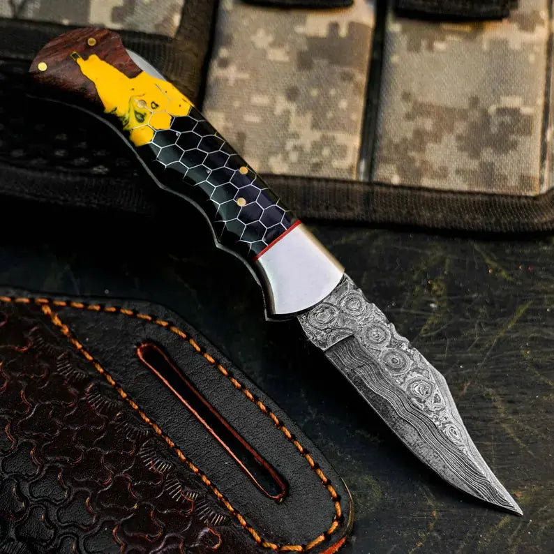 Damascus San Mai Hunting Knife with Wood & Resin Handle