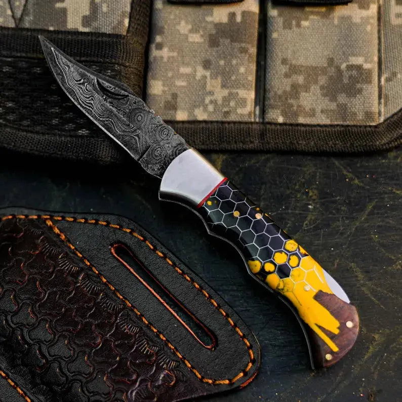 Damascus San Mai Hunting Knife with Wood & Resin Handle